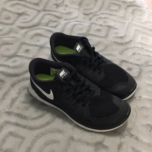 Nike Free 5.0 | black and white